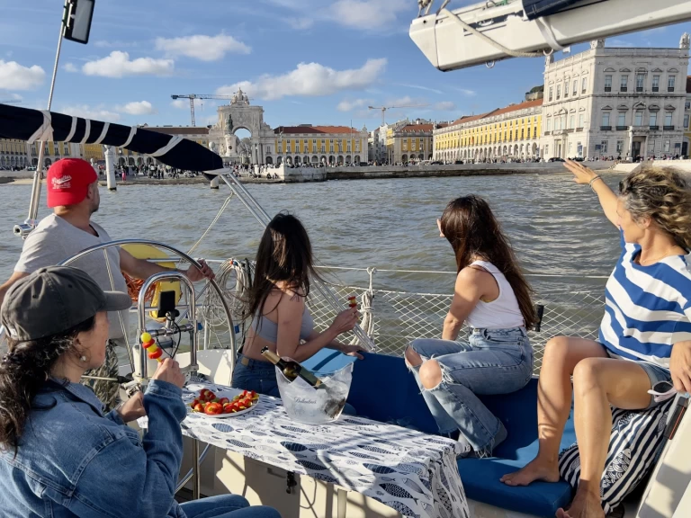 Segelboot mit oder ohne Skipper Jeanneau mieten in Horta