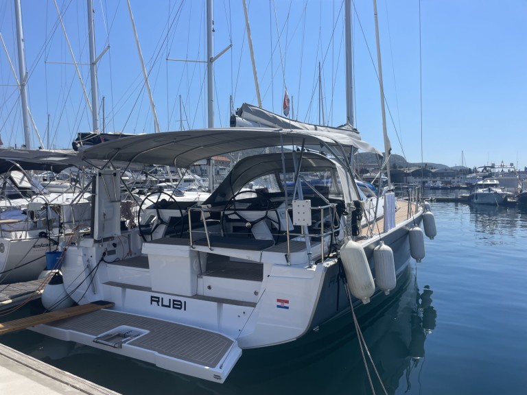 Segelboot mit oder ohne Skipper Hanse mieten in Šibenik