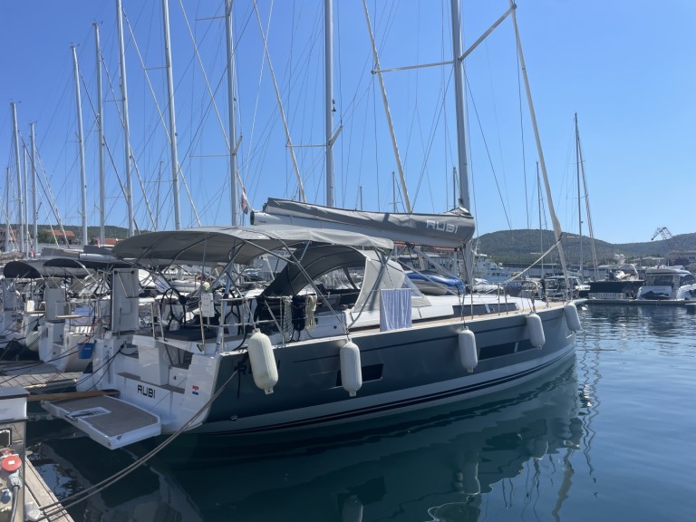 Segelboot mieten in Šibenik zum besten Preis
