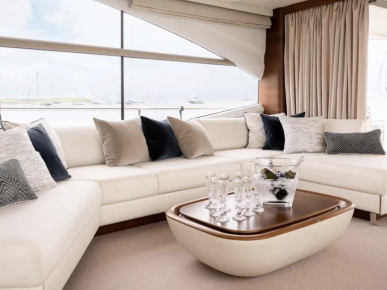 Yacht mieten in Le Marin - Princess, UK SORANA II