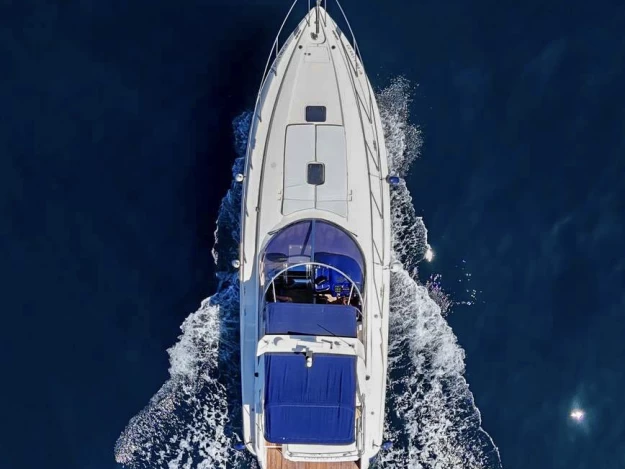 Vermietung Motorboot Sunseeker mit Führerschein