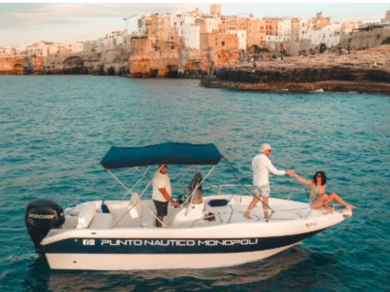 Motorboot mieten in Monopoli - Blu-Blu 670 Gran Turismo