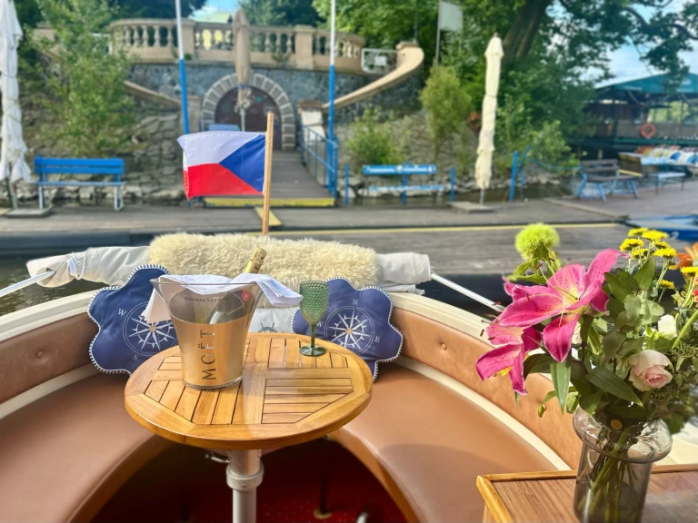 Motorboot mieten in Prague - Joda 7500