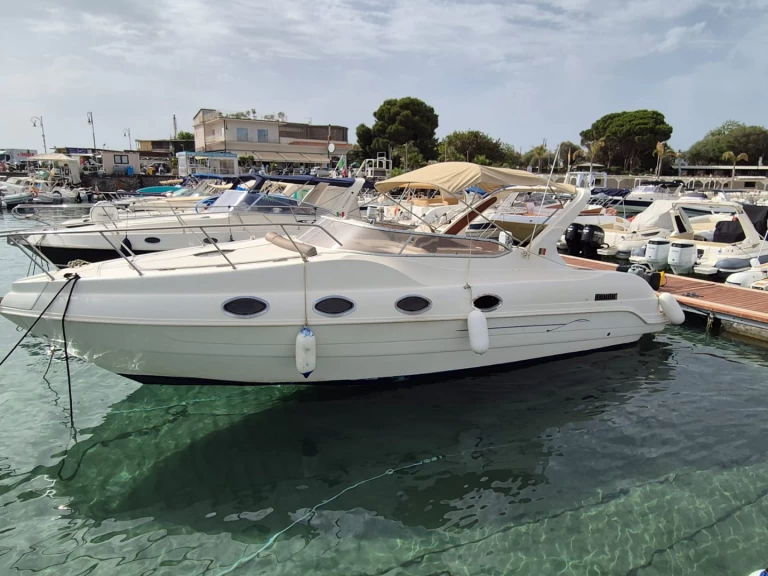 Vermietung Motorboot Coverline mit Führerschein