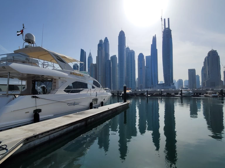Boot mieten Dubai Marina günstig Refit 2023