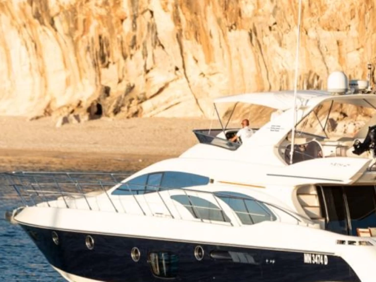 Ein Azimut Azimut 62 Fly mieten in Porto Cervo