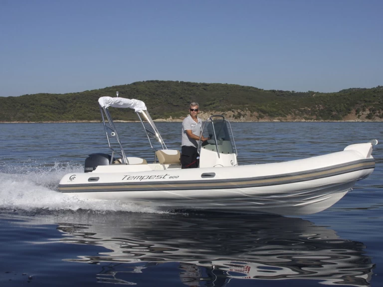 Schlauchboot mieten in Port de Fort-de-France - Capelli Tempest 625 Easy