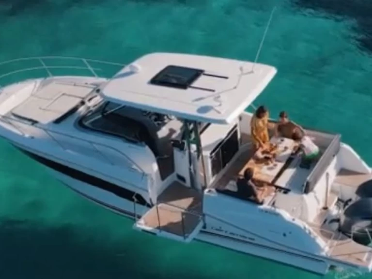 Motorboot mieten in Cogolin - Jeanneau CAP CAMARAT 10.5