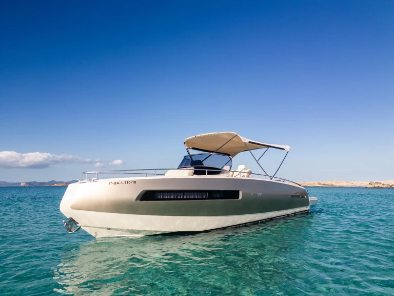 Vermietung Motorboot Invictus  mit Führerschein