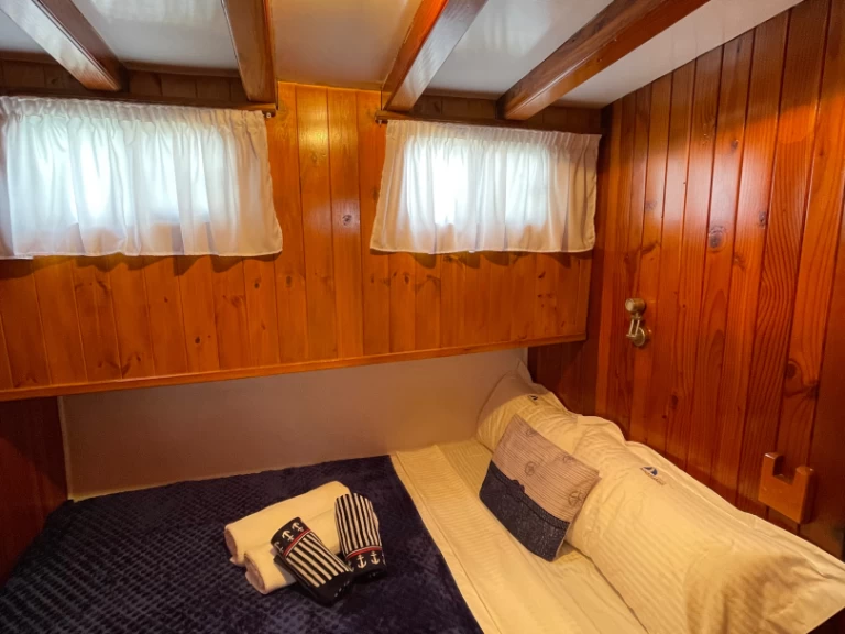 Ein Custom Made 78 mieten in Orikum