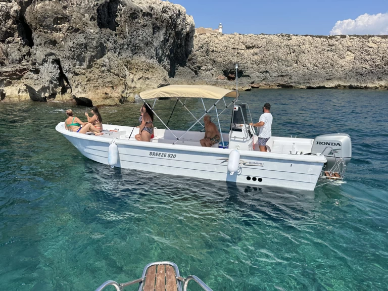 Ein Conero Breeze 820 mieten in Marzamemi