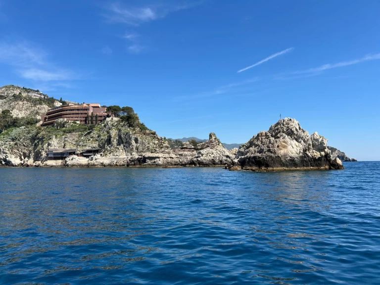 Motorboot mit oder ohne Skipper Aquabat mieten in Giardini-Naxos