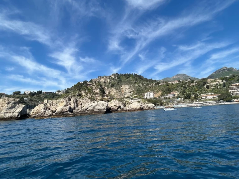 Motorboot mieten in Giardini-Naxos zum besten Preis