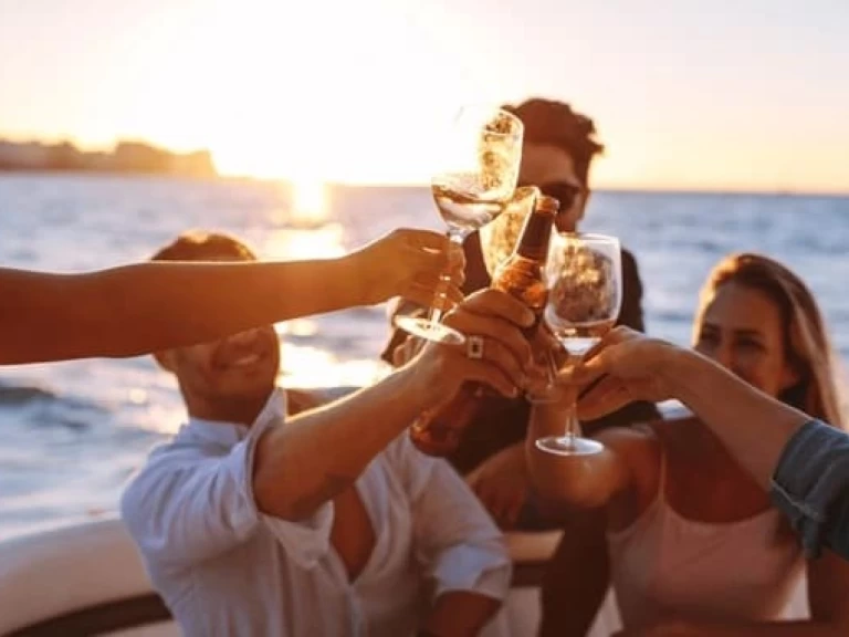 Motorboot mieten in Puerto Deportivo de Marbella zum besten Preis