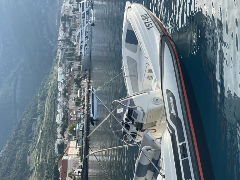 Schlauchboot mieten in Bol zum besten Preis