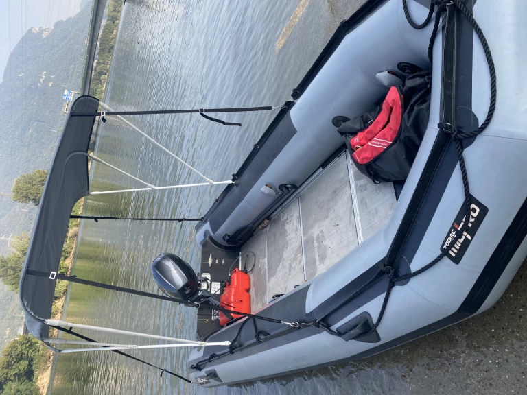 Schlauchboot mieten in Valmadrera zum besten Preis