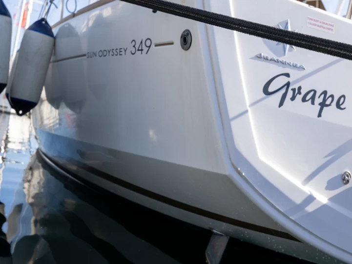Ein Jeanneau Sun Odyssey 349 mieten in Biograd na Moru