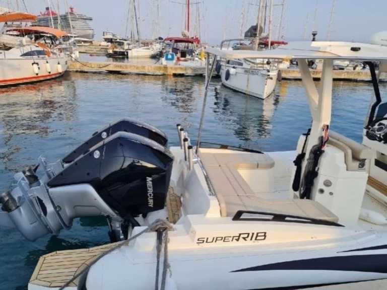 Ein SuperRib Open 30 mieten in Podstrana