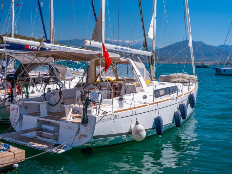 Ein Bénéteau Oceanis 38.1 mieten in Fethiye