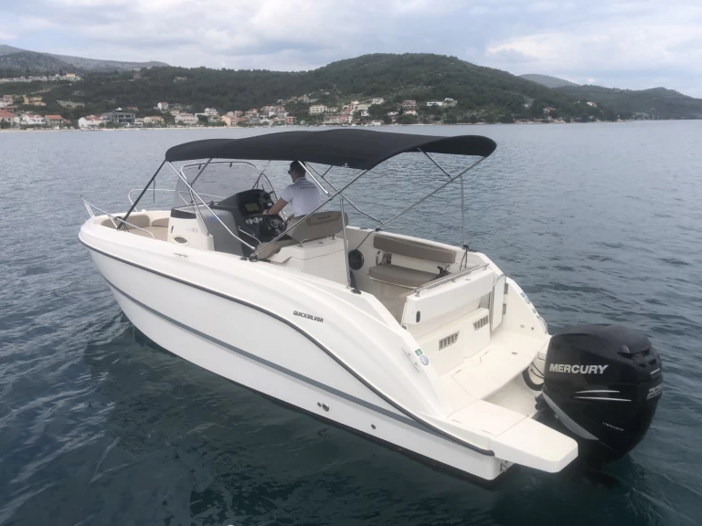 Motorboot mit oder ohne Skipper Quicksilver mieten in Trogir