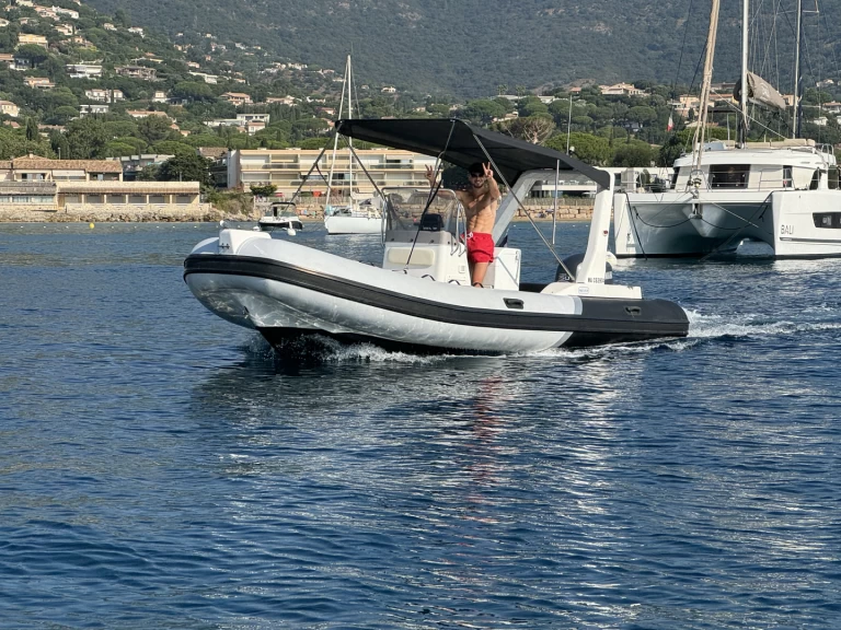 Schlauchboot mieten in Cavalaire-sur-Mer zum besten Preis