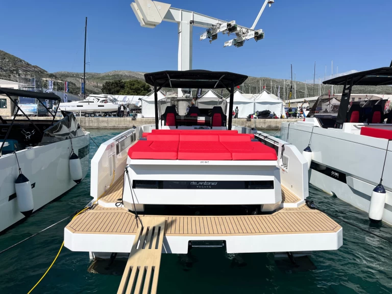 Motorboot mieten in Seget Donji zum besten Preis