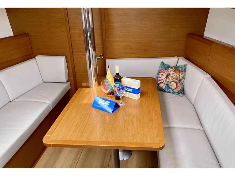 Bootsverleih Jeanneau Sun Odyssey 389 Šibenik Samboat