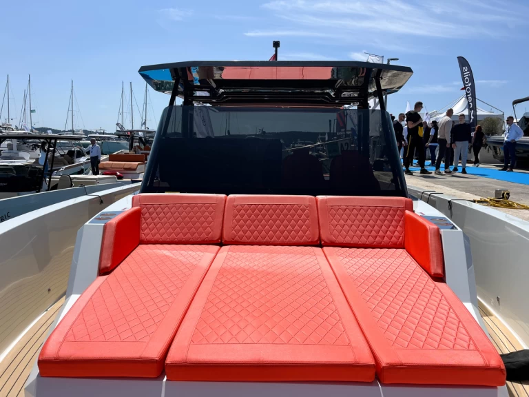 Motorboot mieten in Seget Donji zum besten Preis