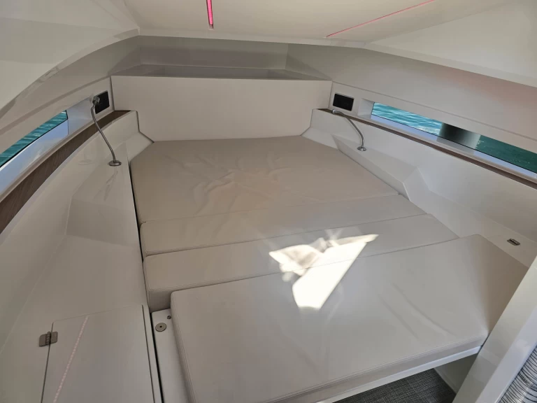 Ein De Antonio De Antonio D32 mieten in Seget Donji