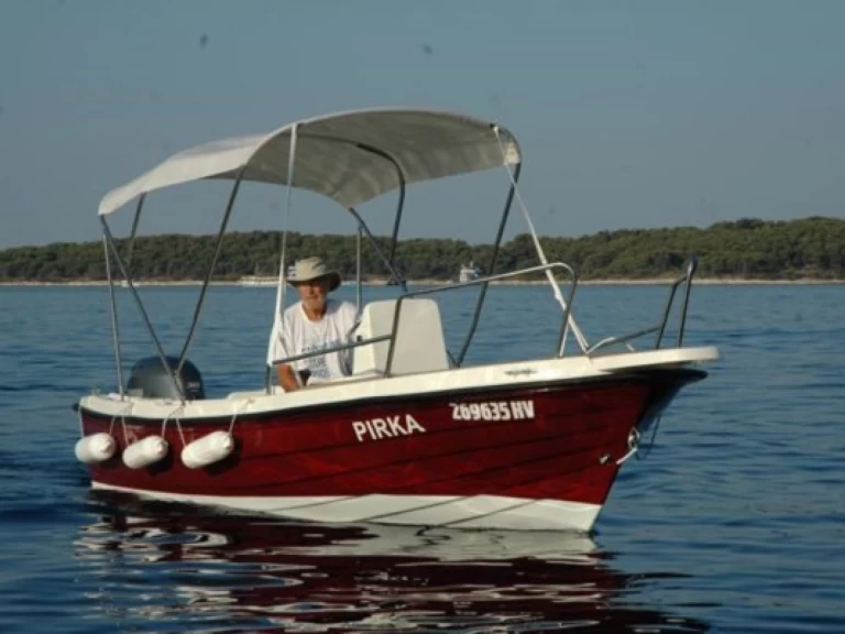 Ein Nautica 500 mieten in Hvar