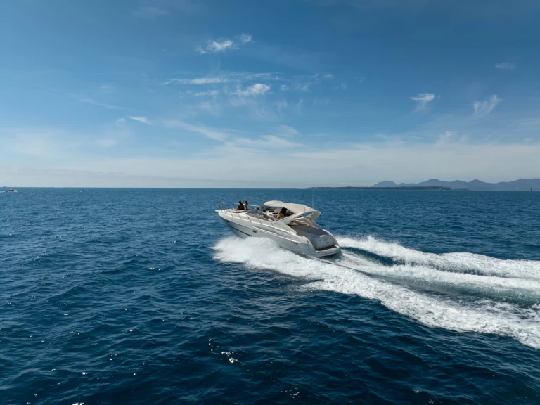 Ein Cranchi Endurance 39 mieten in Golfe-Juan