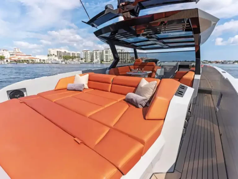 YachtCharter in Port Cogolin - Vanquish 58 T-Top Eleven auf SamBoat