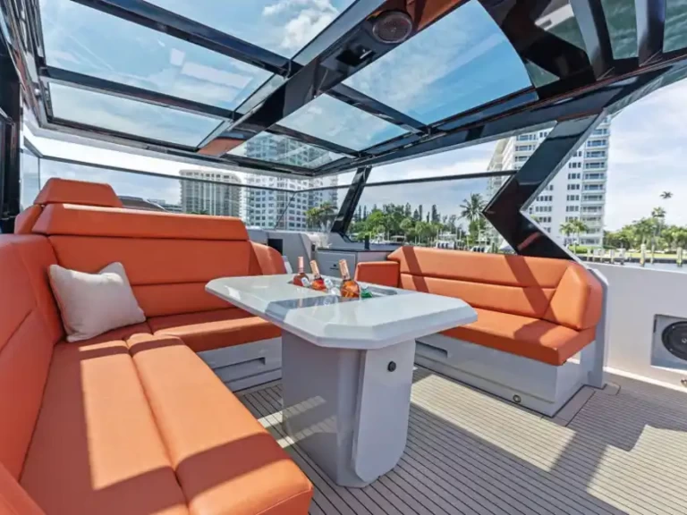 Ein Vanquish 58 T-Top Eleven mieten in Port Cogolin