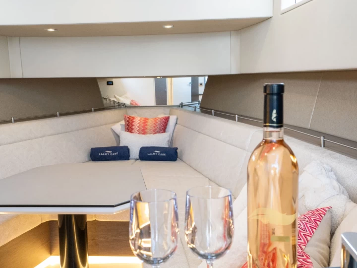 Motorboot mieten in Théoule-sur-Mer - Vanquish 45 Open Rollerman