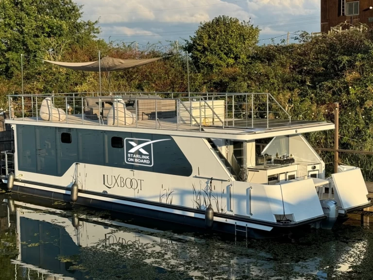 YachtCharter in Waren (Müritz) - Luxboot Luxboot auf SamBoat