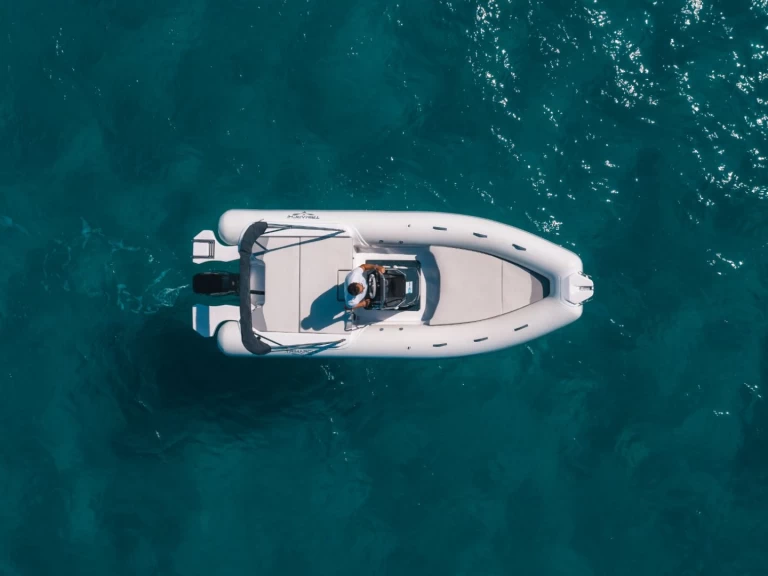 Vermietung Schlauchboot Trimarchi mit Führerschein