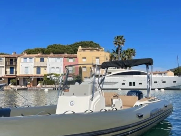 Schlauchboot mieten in Port Grimaud zum besten Preis