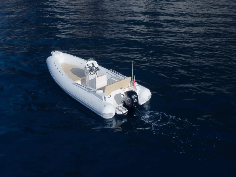 Schlauchboot mieten in Porto di Salerno zum besten Preis