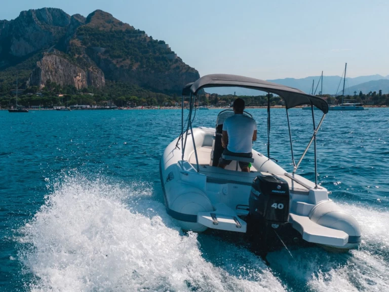 Schlauchboot mit oder ohne Skipper Trimarchi mieten in Palermo