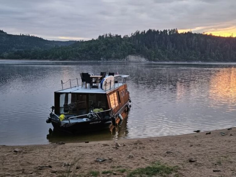 Motorboot mit oder ohne Skipper Traweller mieten in České Vrbné