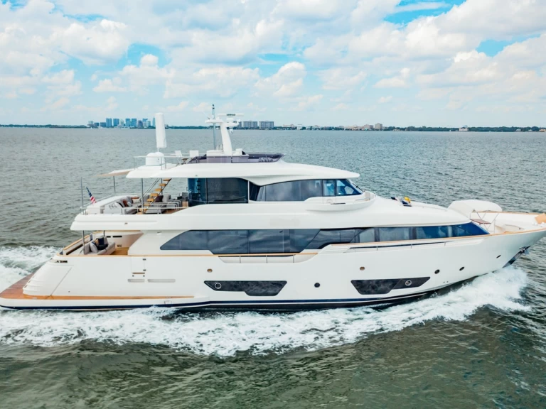 Ein Ferretti Custom Line mieten in Miami