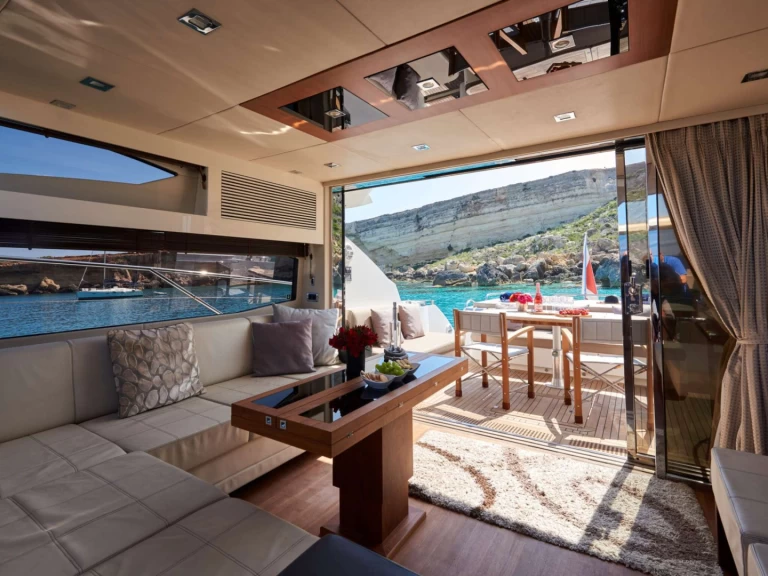 Ein Sunseeker Vellamo mieten in Valletta