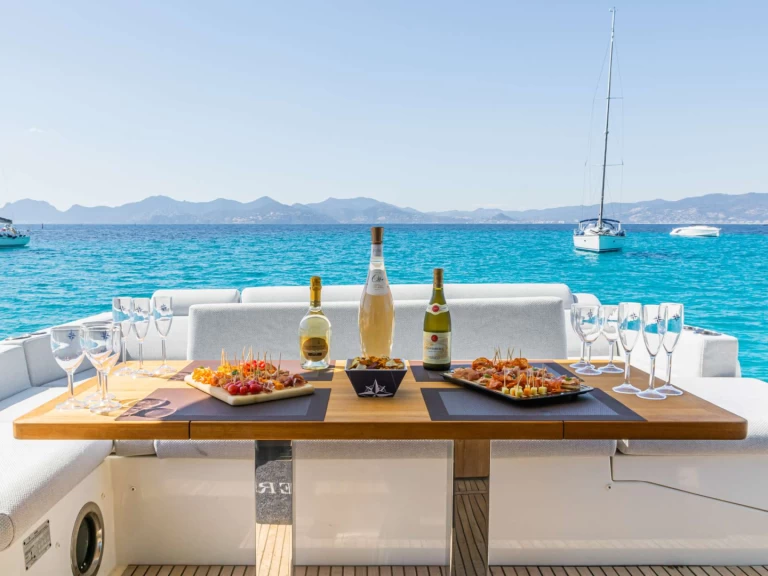 Yacht mieten in Golfe-Juan zum besten Preis