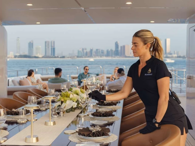 Ein Benetti BOMBAY mieten in Dubai