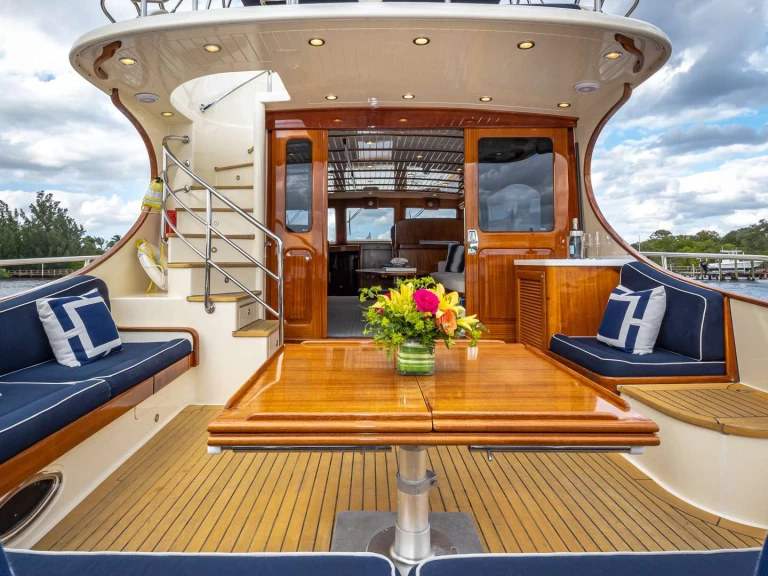 Vermietung Yacht Vicem mit Führerschein