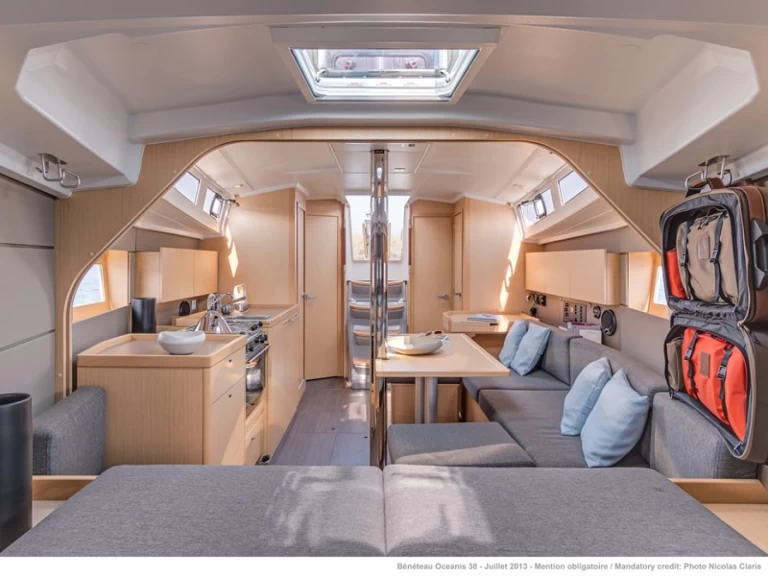 YachtCharter in Lefkáda - Bénéteau Oceanis 38 auf SamBoat