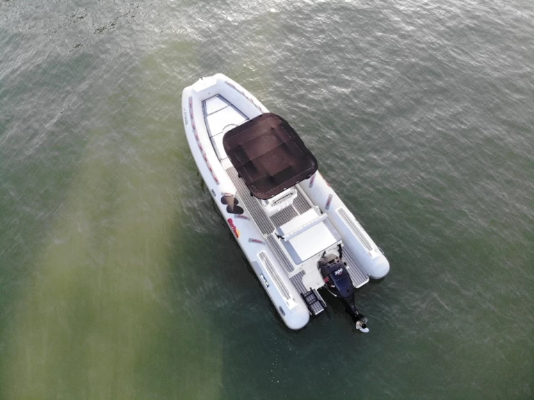 Ein Bwa Bwa 750 mieten in Lège-Cap-Ferret