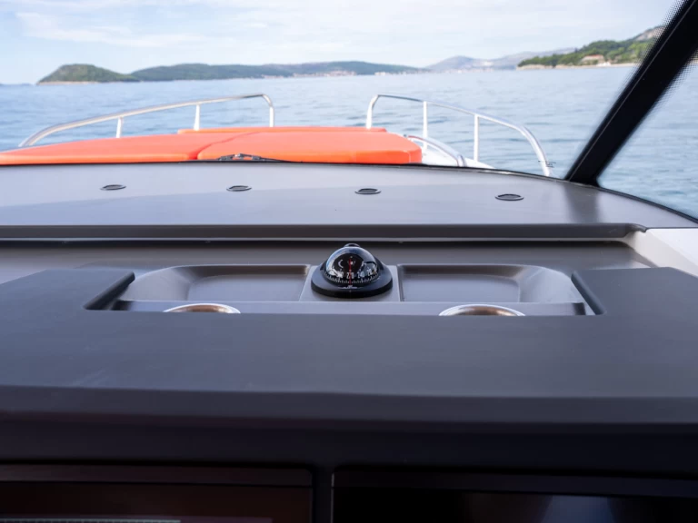 Motorboot mit oder ohne Skipper Nimbus mieten in Split