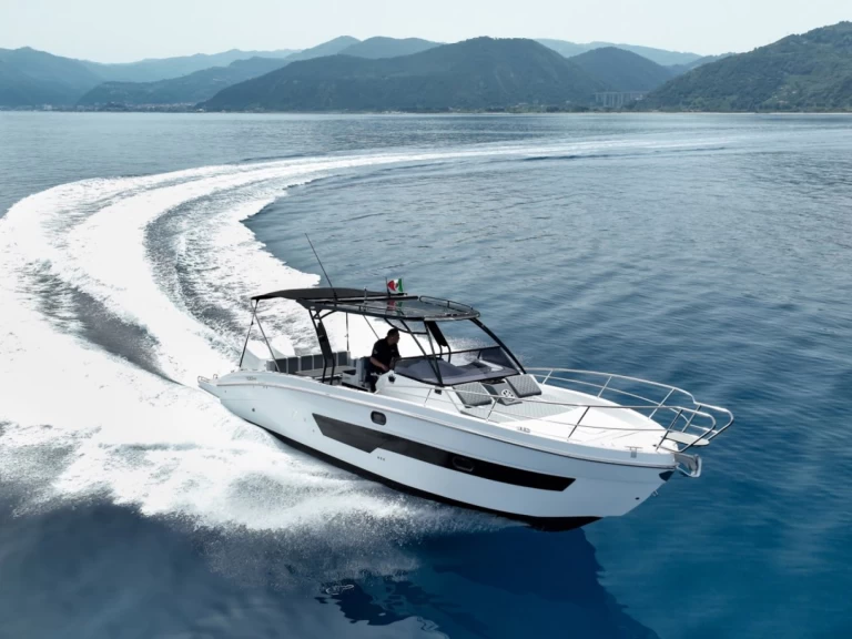 Ein Saver Saver 330 Sport mieten in Taormina
