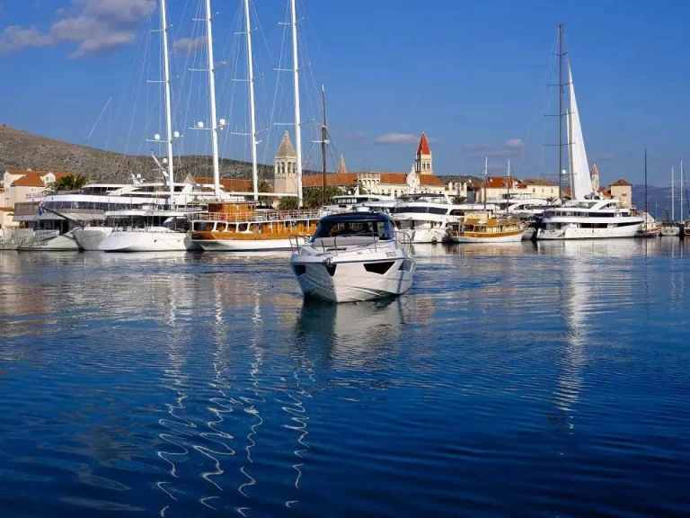 Ein Focus Focus Power 36 mieten in Trogir